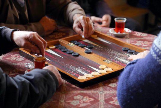 Backgammon er for de tålmodige og taktiske
