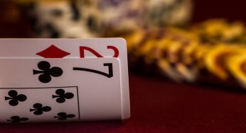 Spil Oxford Stud Poker med dine venner