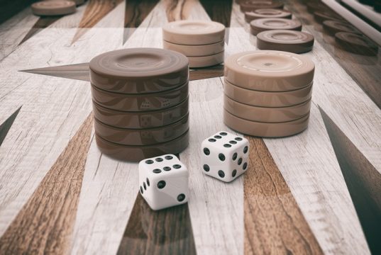 Læg en Backgammon-strategi, og øg dine vinderchancer